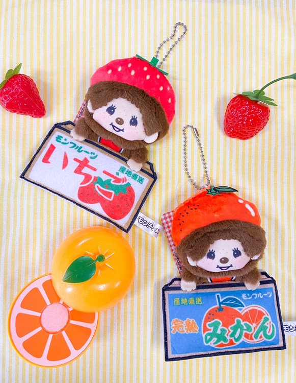 フルーツになったモンチッチがひょっこり箱からのぞいているかわいい